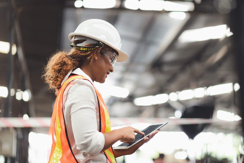 Facility Worker using Web Portal Tablet - Microsoft Web Portals Responsive